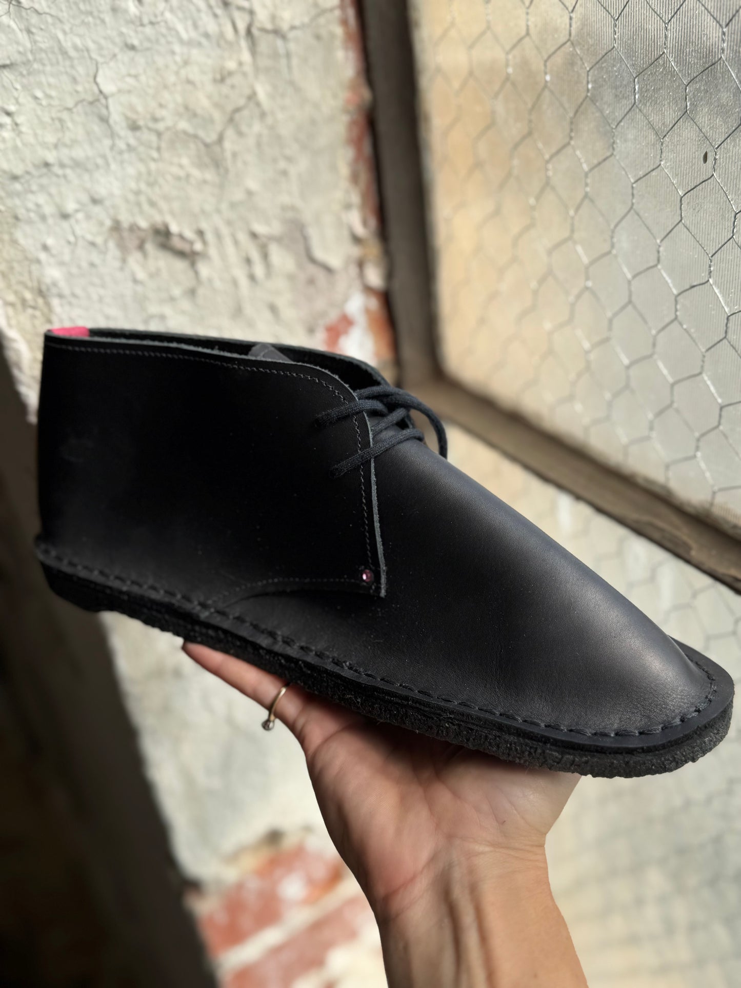 Dimovi Desert Boots - Black with Magenta Accents