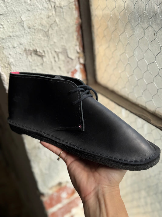 Dimovi Desert Boots - Black with Magenta Accents