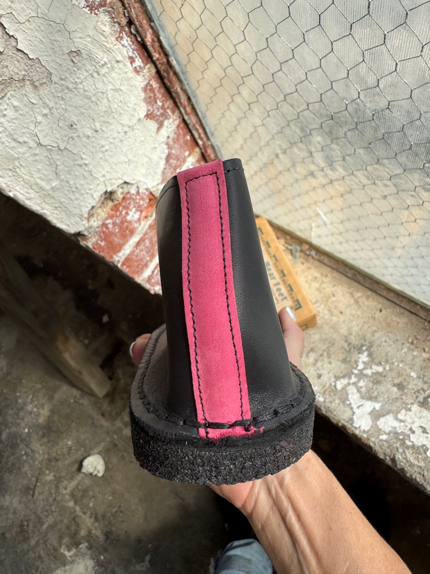 Dimovi Desert Boots - Black with Magenta Accents